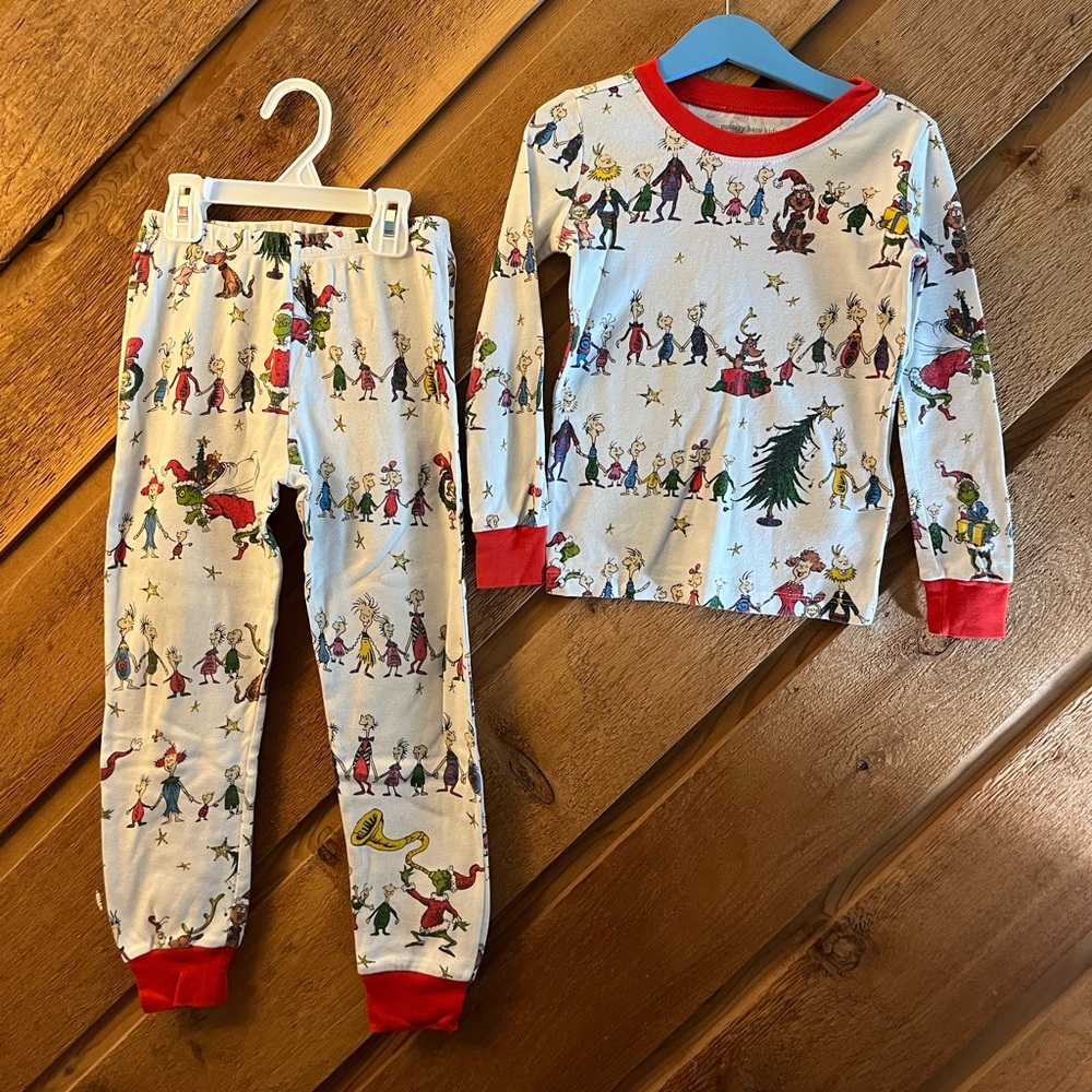 Pottery Barn Organic Christmas pajamas The Grinch. Size 6 kids